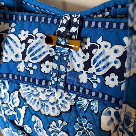 VERA BRADLEY Blue Lagoon X-Large Tote - Picture 3 of 12